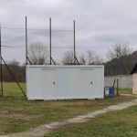 Primarul din Stoina vrea să scape de containerele WC de la școală