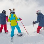 Patru motive pentru a înscrie copiii la cursuri de schi