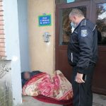08:51 Persoană fără adăpost, în șoc hipotermic la scara unui bloc din Târgu-Jiu