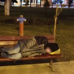 09:19 Persoane fără adăpost, găsite înghețate pe bănci în Târgu-Jiu