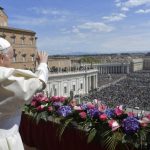 15:15 Papa Francisc a condamnat ”cruzimea războiului” în slujba de Paște