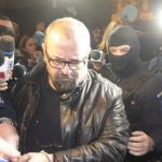 18:41 Cristian Popescu-Piedone s-a predat la Poliţia din Bragadiru