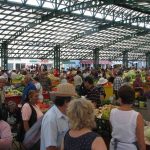 08:55 Licitație pentru tarabele din Piața Centrală. Romanescu: Fără mese date pe criterii dubioase